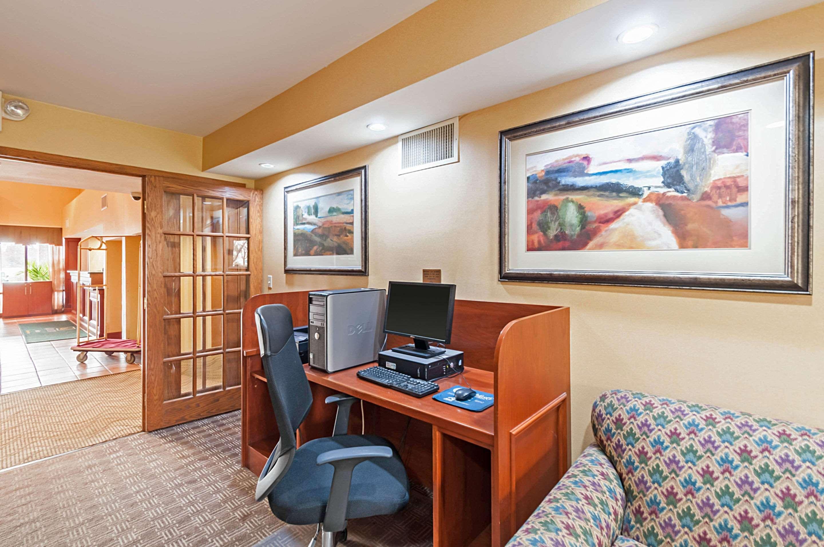 Quality Suites チェスタータウン エクステリア 写真